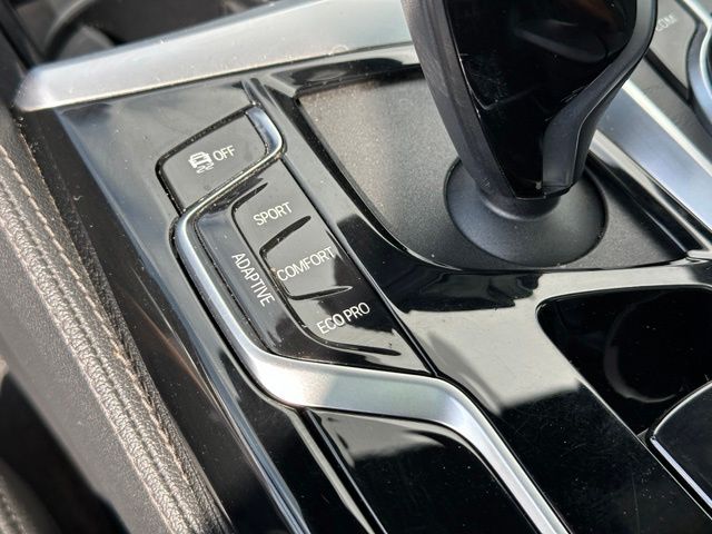 2023 BMW 5 Series M550i xDrive — photo 25 of 32