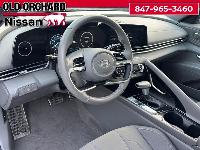 2025 Hyundai Elantra Hybrid SEL Sport — photo 14 of 21