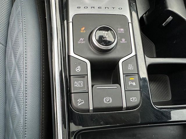 2025 Kia Sorento Plug-In Hybrid SX Prestige — photo 28 of 45