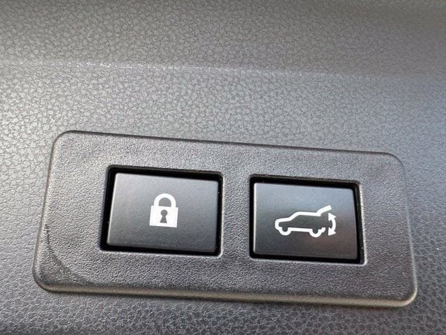 2021 Subaru Ascent Touring — photo 23 of 35