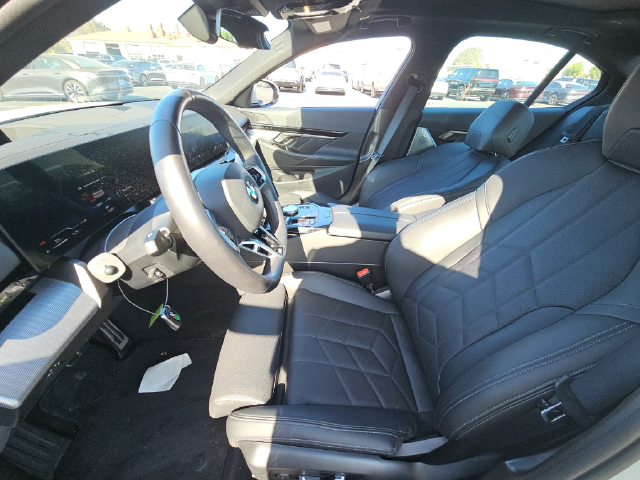 2026 BMW 5 Series 530i xDrive — photo 5 of 9