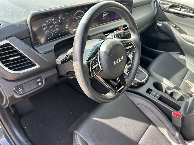 2025 Kia Seltos SX — photo 17 of 25