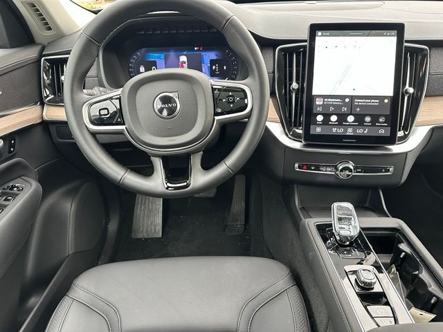 2025 Volvo XC90 B6 Plus 7-Seater — photo 40 of 49