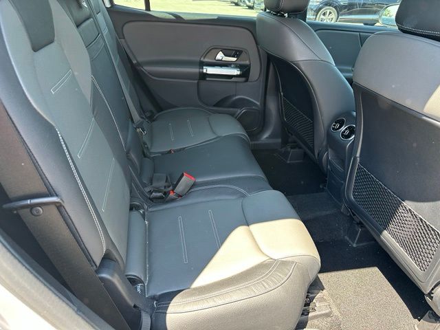2022 Mercedes-Benz GLB GLB 35 AMG® — photo 10 of 34
