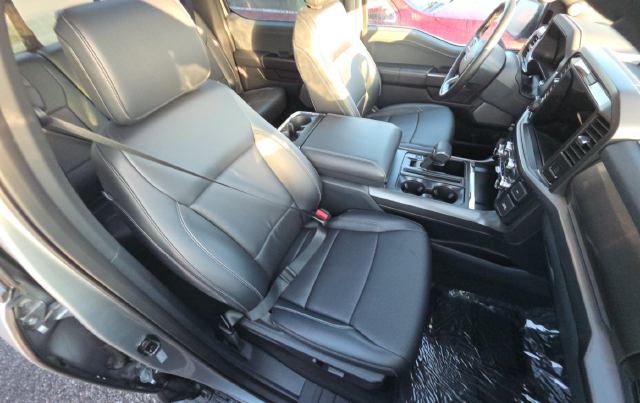 2025 Ford F-150 Lariat — photo 6 of 10