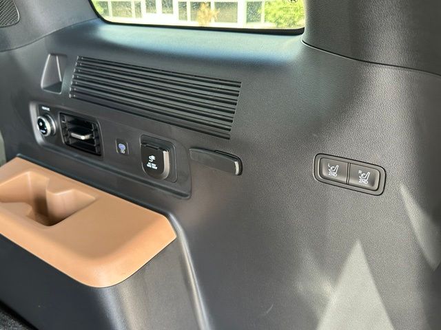 2025 Hyundai Santa Fe Hybrid Limited — photo 13 of 41