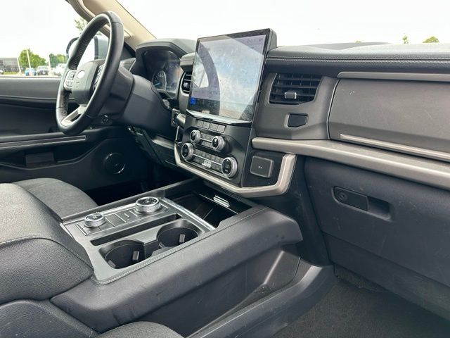 2024 Ford Expedition XLT — photo 10 of 25