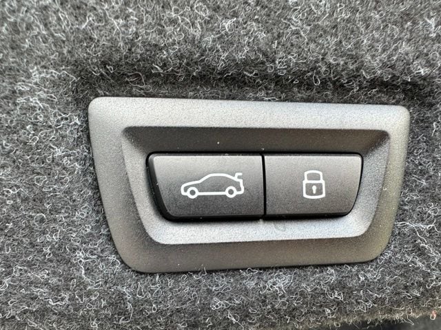 2025 BMW 5 Series 530i xDrive — photo 11 of 27