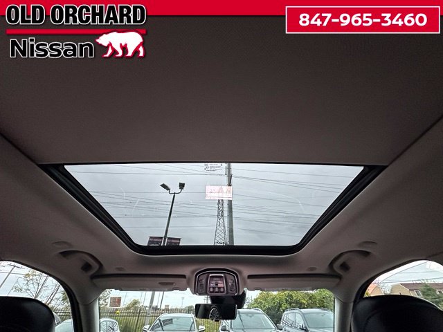 2023 Jeep Grand Cherokee Limited — photo 17 of 25