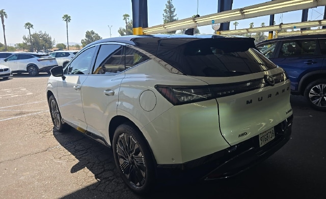 2025 Nissan Murano Platinum — photo 4 of 8