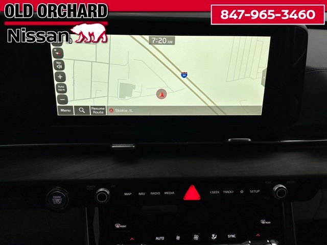 2024 Kia Carnival EX — photo 17 of 22