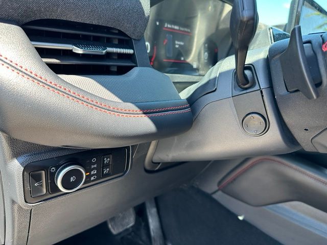 2025 Ford Explorer ST — photo 25 of 38