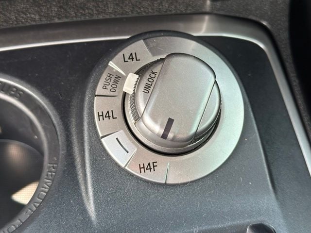 2022 Toyota 4Runner Limited — photo 29 of 31