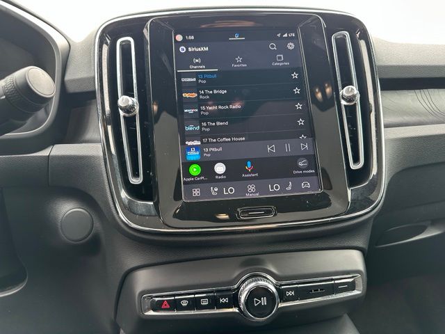 2023 Volvo C40 Recharge Pure Electric Ultimate — photo 26 of 34