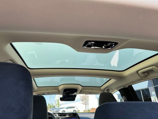 2023 LEXUS RZ 450e Luxury — photo 15 of 32