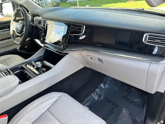 2022 Jeep Wagoneer Series III — photo 10 of 36