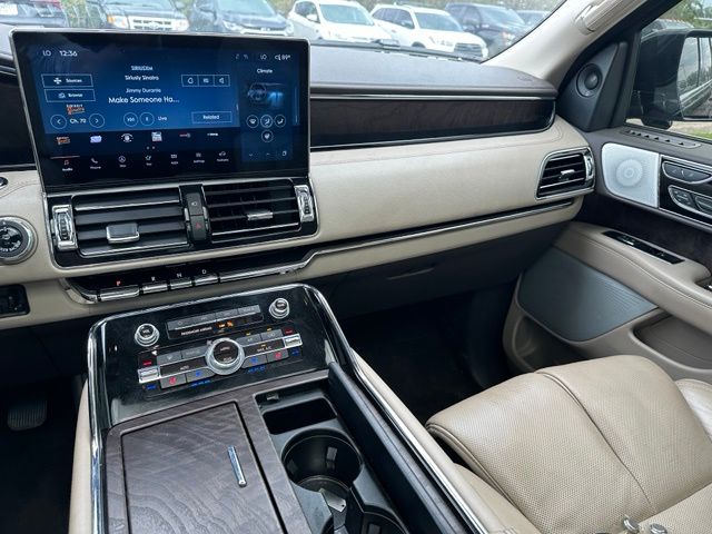 2022 Lincoln Navigator L Reserve — photo 22 of 37