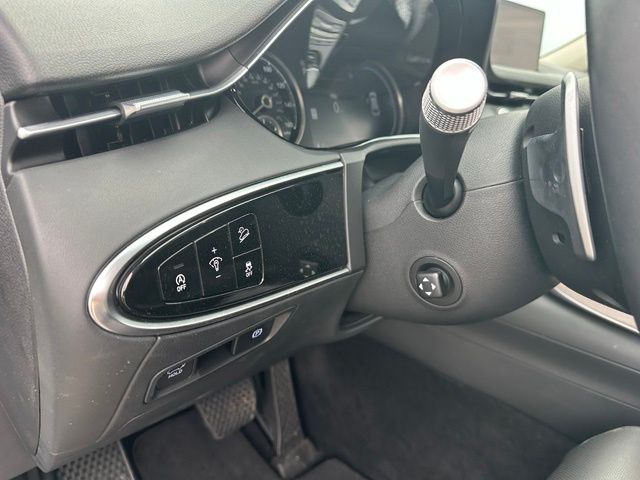2025 Genesis GV70 2.5T — photo 22 of 31