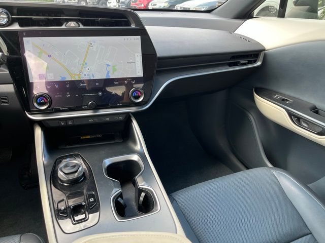 2023 LEXUS RZ 450e Premium — photo 16 of 27
