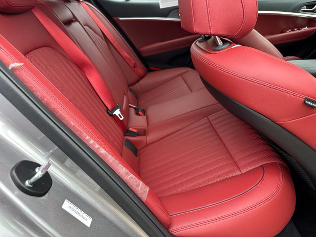 2025 Genesis G70 3.3T Sport Advanced — photo 11 of 31