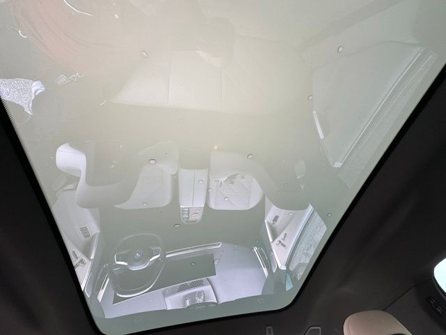 2023 BMW iX M60 — photo 16 of 32