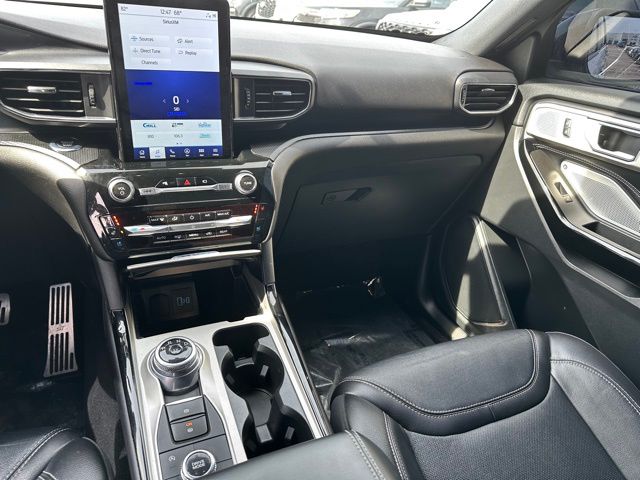 2023 Ford Explorer ST — photo 19 of 33
