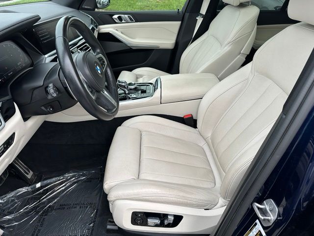 2022 BMW X5 M50i — photo 40 of 49