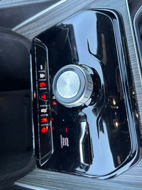 2024 Jeep Wagoneer L Series II — photo 23 of 30