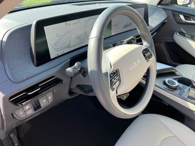 2023 Kia EV6 Wind — photo 18 of 32