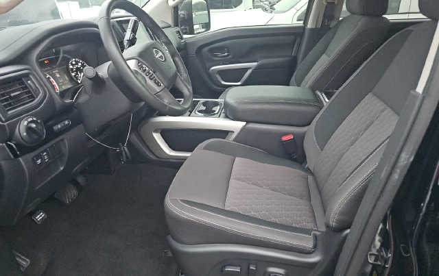 2024 Nissan Titan SV — photo 6 of 9