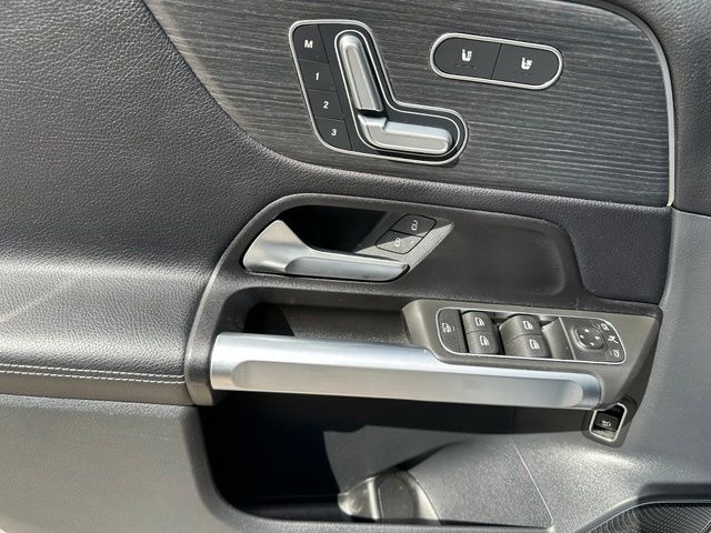 2023 Mercedes-Benz GLB GLB 35 AMG® — photo 21 of 27