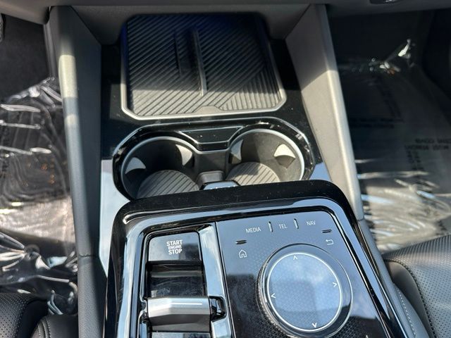 2025 BMW 5 Series 530i xDrive — photo 21 of 27