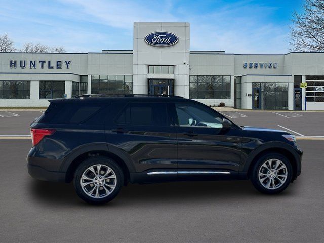2023 Ford Explorer XLT — photo 3 of 29