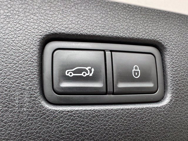 2023 Genesis GV70 2.5T — photo 14 of 41