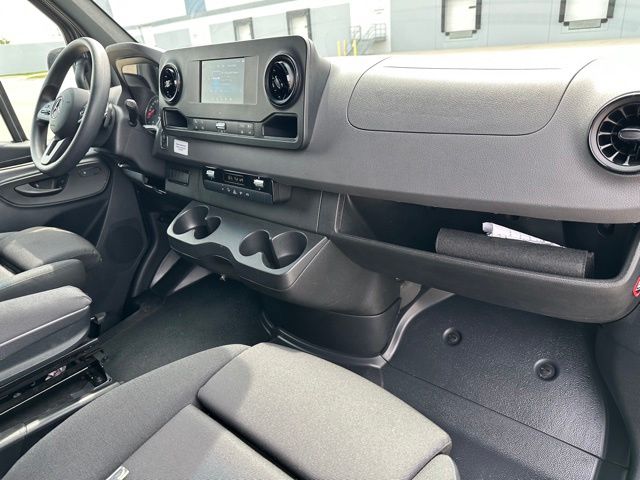 2024 Mercedes-Benz Sprinter 2500 Cargo 170 WB — photo 9 of 28