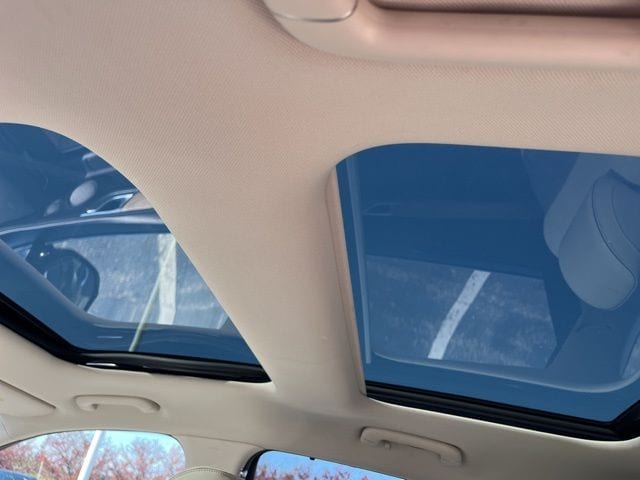 2023 Genesis GV80 2.5T — photo 13 of 34