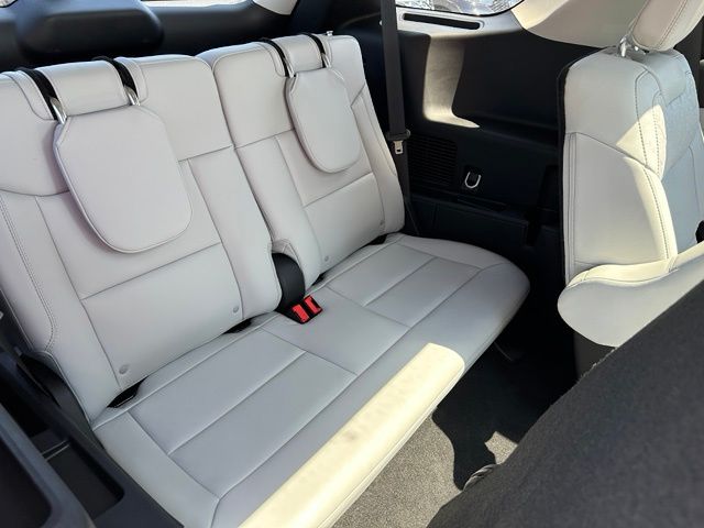 2025 Ford Explorer Platinum — photo 10 of 38