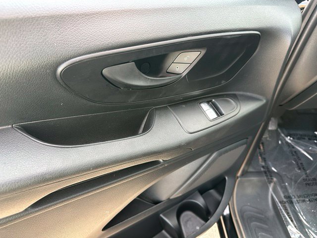 2023 Mercedes-Benz Metris Passenger — photo 19 of 26