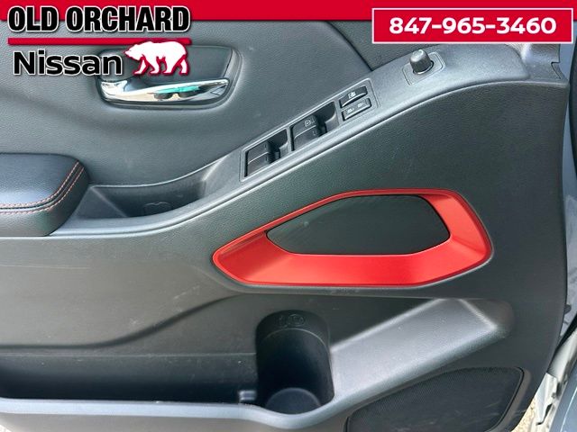 2025 Nissan Frontier PRO-4X — photo 10 of 22