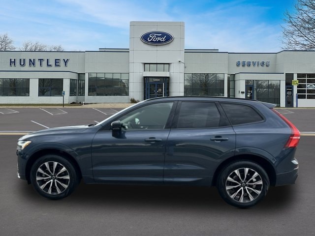 2025 Volvo XC60 B5 Plus — photo 7 of 31