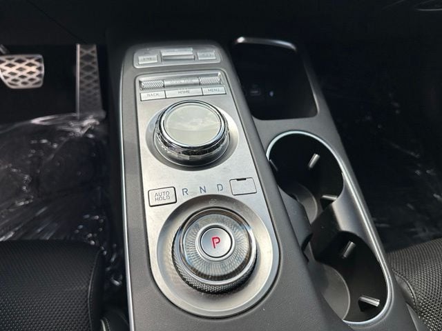 2025 Genesis GV70 2.5T — photo 25 of 43
