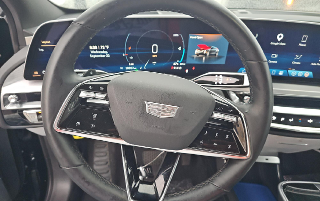 2024 Cadillac Lyriq Luxury — photo 7 of 10