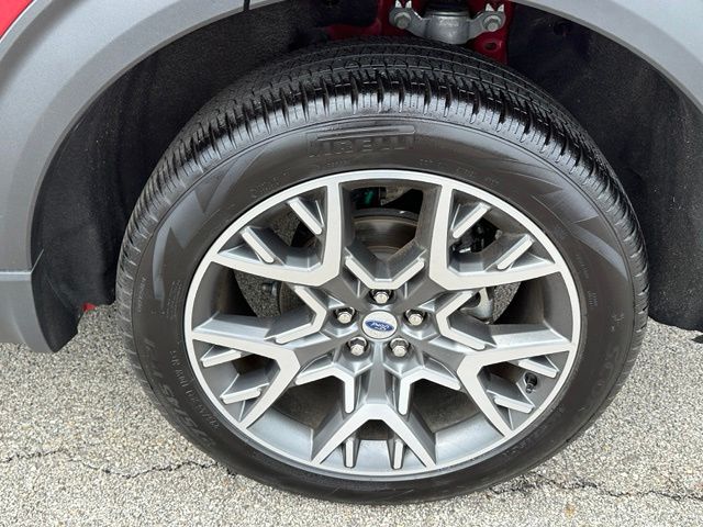 2025 Ford Explorer Platinum — photo 8 of 38