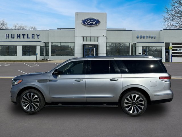 2023 Lincoln Navigator L Reserve — photo 6 of 37