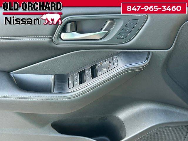 2022 Nissan Rogue SL — photo 10 of 22
