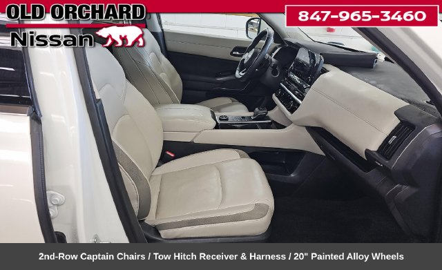 2024 Nissan Pathfinder SL — photo 8 of 11