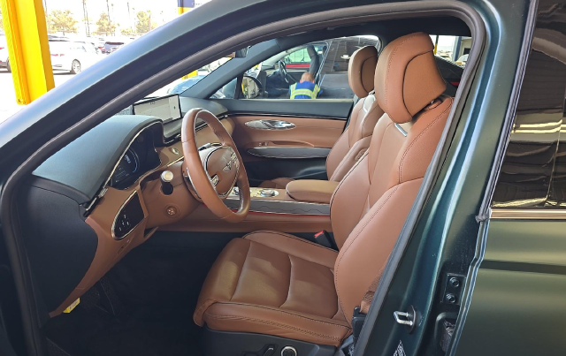 2024 Genesis GV70 2.5T — photo 5 of 10