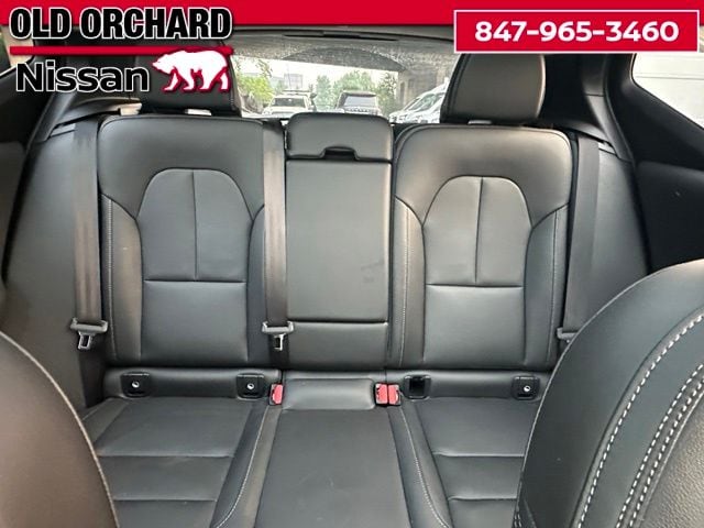 2025 Volvo XC40 B5 Plus Dark Theme — photo 12 of 22