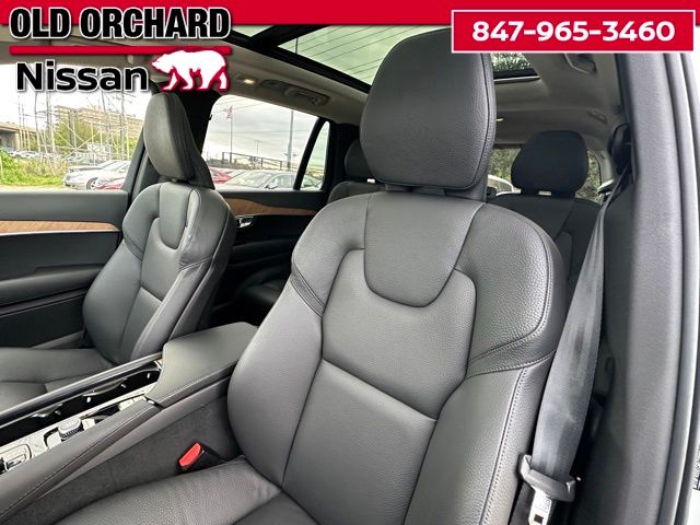 2025 Volvo XC90 B6 Plus 7-Seater — photo 8 of 21