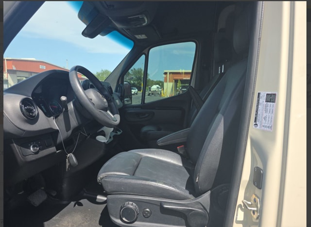 2024 Mercedes-Benz Sprinter 2500 Crew 144 WB — photo 7 of 7